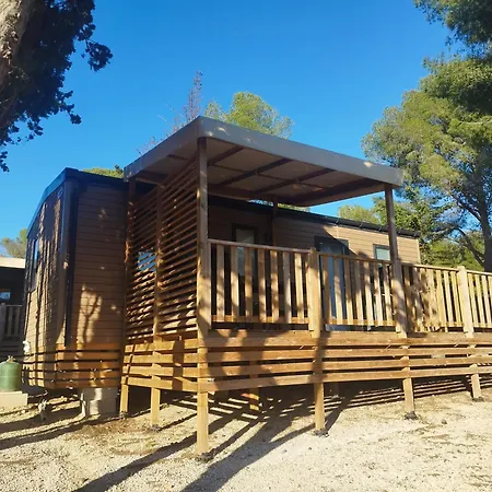 Mobil Neuf Front De Confort 5 Lits 6 Personnes Le Rouet Campsite *